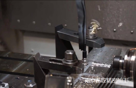 <strong>南京藝匠總結(jié)：CNC機械師的操作事項，如何避免受傷、零件故障和停機？</strong>