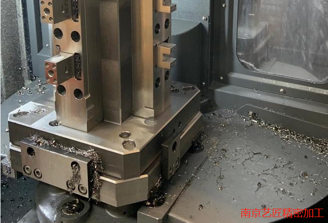 <strong>CNC加工中心分類：龍門加工中心、立式加工中心和臥式加工中心</strong>